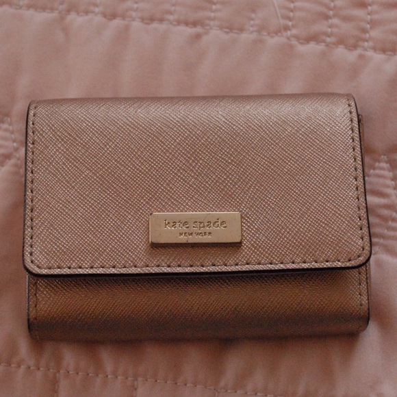 ♠️   Kate Spade Holly Card Wallet  ♠️ - Picture 1 of 5